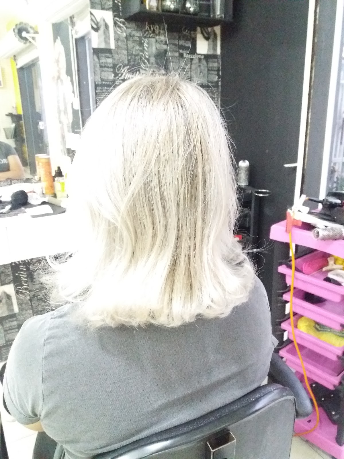Coloração de cabelo feita no Studio De Beleza Barbieri